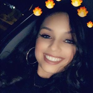 Meet your Posher, Laryssa